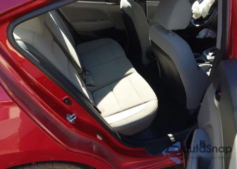 2019 Hyundai Elantra Value Edition z USA, uszkodzony, nr VIN 5NPD84LF5KH444515